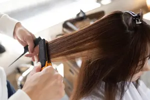 プロも愛用のヘアアイロンや、毎日のお手入れで活躍してくれるストレートブラシを紹介します。