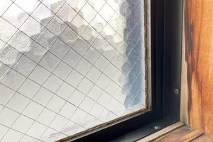 木製の窓枠のカビを取りたい｜黒ずんだカビを取る方法
