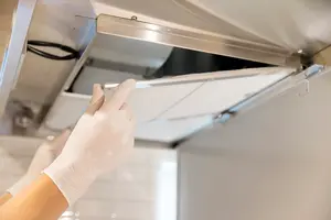 換気扇・レンジフードの外し方｜外すときの注意点やコツも