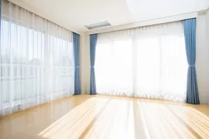 フローリングの凹みを目立ちにくく！手軽にできる凹み防止策と補修方法