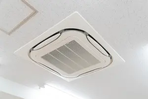 天井埋め込み型エアコンのフィルター掃除の方法｜解体掃除はプロに依頼がベスト