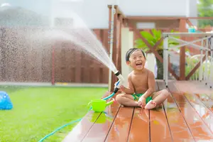 ウッドデッキは塗装した方がいい？時期や手順について解説