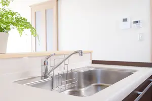 自分でできる台所シンクのコーティング、ツヤピカと汚れ防止に効果あり！