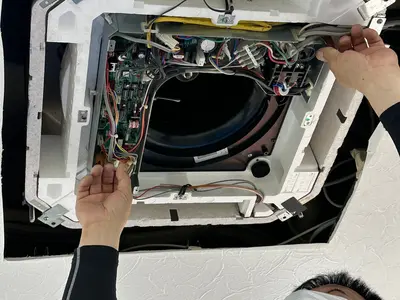 天井埋込み型◎丁寧、敏速 アフターフォローも万全☆エアコン専門店のプロの技術