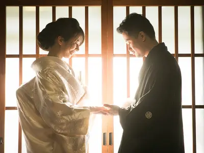 挙式から披露宴までの撮影で55000円となります。前撮り料金はご相談ください。