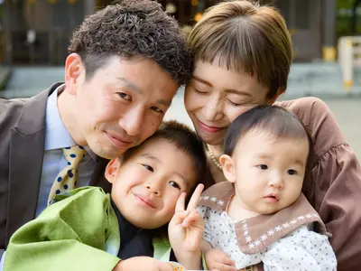 写真館のような撮影ではなく、日常の延長が素敵に映る様な味わいある一枚を撮影します