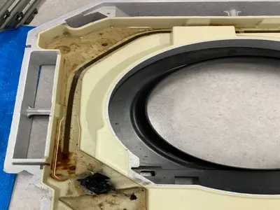 天井埋め込み型エアコンはお任せ下さい。全メーカー講習済スタッフが対応。