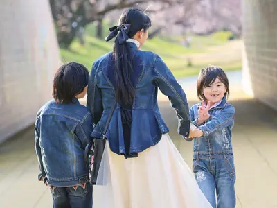 あなただけのオリジナル筆文字デザインと自然な笑顔を撮った専属カメラマンサービス