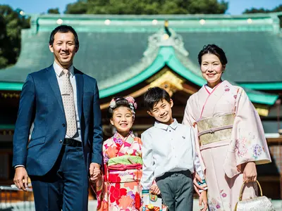 七五三ロケーション撮影 お参りにご同行してご家族の大切な記念日を丁寧に撮影します