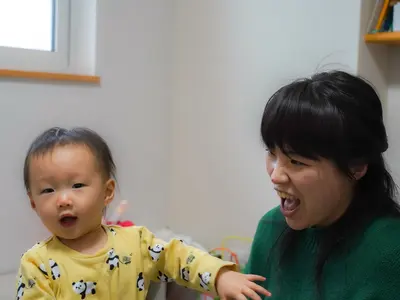 お子さんの自然な笑顔を引き出す！温かい雰囲気の家族写真をお届けします