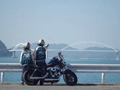 背景とマッチした絵のような作品。感情を引き出す写真表現 × 最新トレンドで撮影