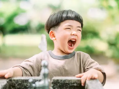 その人らしさを大切にした家族写真。こどもたちの自然な姿を残します。今だけ夏価格