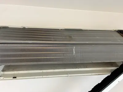 嫌な匂いとさよなら。エアコン分解クリーニング ＊お掃除機能無し限定＊