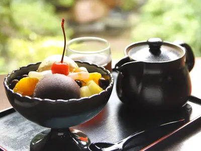 料理・店舗などを1時間以内で撮影、カット数に制限なし。お急ぎなら翌日納品可