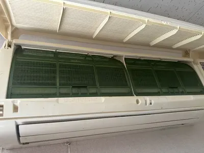 スタンダードエアコン(お掃除機能なし)お掃除機能付きは別途料金になります。