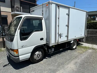 [業歴10年の実績] ２ｔトラック箱車 ２名 [損害保険加入済み] お見積り無料