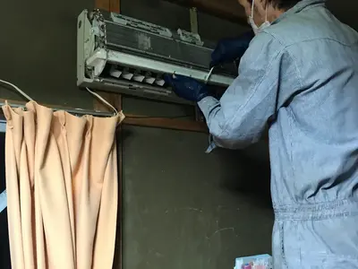 エアコン中のハウスダストを徹底洗浄致します。2台目以後、割引致します！