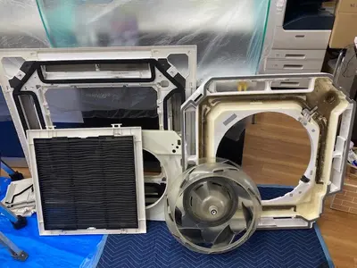 天井埋込カセット形４方向吹出しエアコン等の洗浄◎営業時間外も対応可