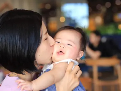 高画質で自然な雰囲気の家族写真撮影します