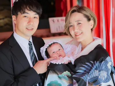 その特別な瞬間を、自然な表情と家族のぬくもりを大切に残します。