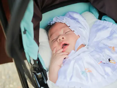 その特別な瞬間を、自然な表情と家族のぬくもりを大切に残します。