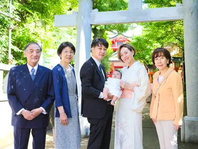 その特別な瞬間を、自然な表情と家族のぬくもりを大切に残します。