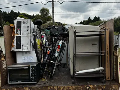 大型家具等、処分はスタッフ2名での対応となります。全て見積もり無料！