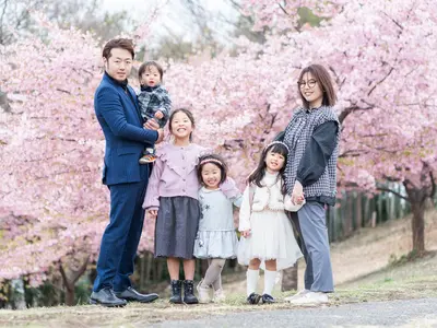 【成人式・入卒業式・家族イベント】緑の公園やお花と一緒に