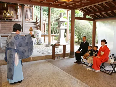 子供写真スタジオのカメラマンの経験があります。女性スタッフも同行します。