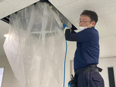 （家庭用天井埋め込みタイプ）エアコンクリーニング　店舗オフィス等キレイに！