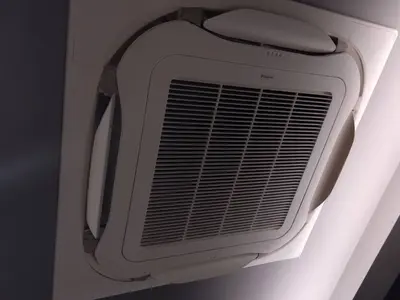 【ハウスクリーニング士】エアコン清掃はお任を。オンラインカード決済可能です！