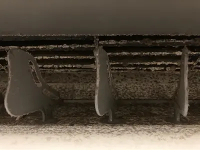 エアコンから臭いがする！よく冷えない！音がする！この原因は汚れからきてるかも