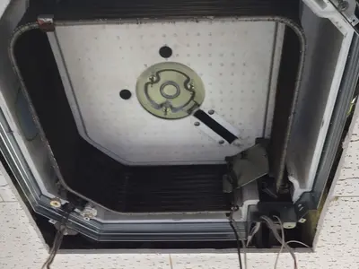 天井4方向：エアコンクリーニング【年中無休！】損害保険加入済みで安心です◎