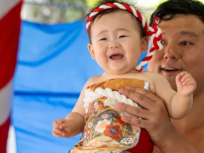 赤ちゃんとの初めてのお宮参りを心を込めて撮影します。