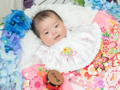 産着レンタル有り♡専門知識で綺麗にお着付け●暑い夏はスタジオ風お宮撮影も大人気！