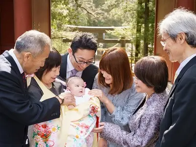 自然な笑顔のお写真を飾ってください！→男女の子育経験有・美肌仕上げ処理サービス