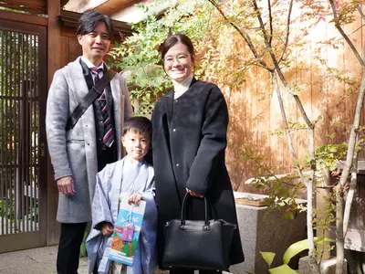 泣き顔も笑顔も自然体で残す　お宮参りを丁寧に撮る出張カメラマン