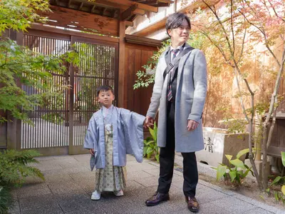 泣き顔も笑顔も自然体で残す　お宮参りを丁寧に撮る出張カメラマン