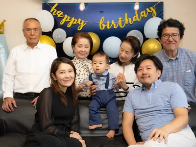 数字の風船や小道具を用意してます。演出も含めた撮影をしております。