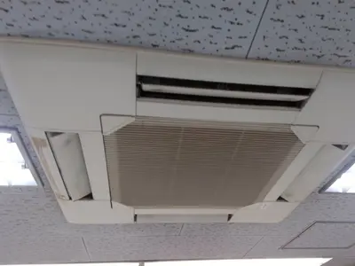 天井埋め込みタイプ・天カセエアコン分解クリーニング【防カビコートサービス中】