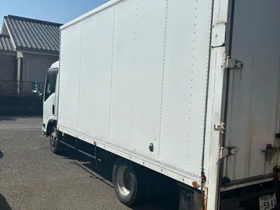 他社と違う2トン車最大サイズだから安心、2トンワイドロング箱車、事前写真見積り