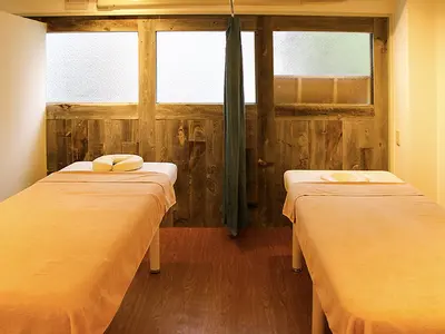 【広告デザイナーによる人物撮影】お客様のお店や会社のイメージを撮影します！