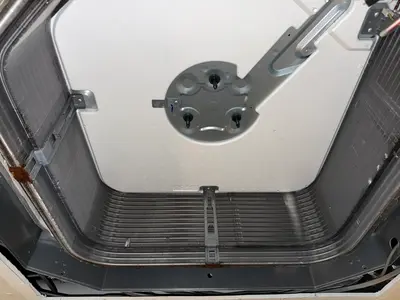 天井埋め込み型の業務用エアコン洗浄