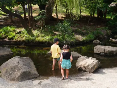 元保育士で2児の母。愛犬と暮らすカメラマンが、自然であたたかい家族写真を撮影♪