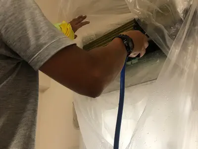 黒カビ、臭いを徹底洗浄！迅速対応！クリーンでハッピー！