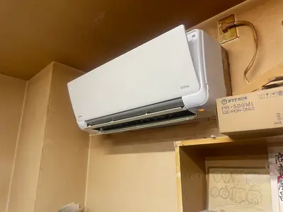 エアコンの汚れ、店長とスタッフにお任せあれ！エコ洗剤使用で優しくクリーニング