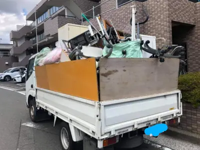 タワマンからゴミ屋敷まで作業実績豊富！６立米満タン２名作業、プロの買取提携！