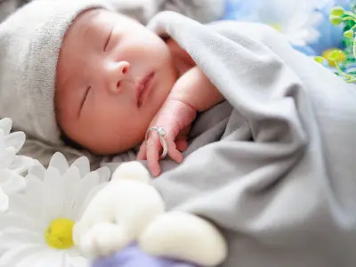 【ニューボンフォト】その瞬間しかない姿を記録します！1時間でソロから家族写真まで