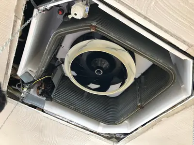 《業歴12年》損害保険加入済み◎細かい部分も分解して綺麗に！エアコンの本格洗浄！