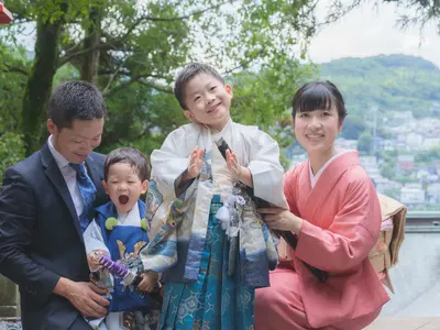 自然な笑顔を夫婦で撮影！和傘など小物は全て無料、人見知りさんも素敵な笑顔で♪